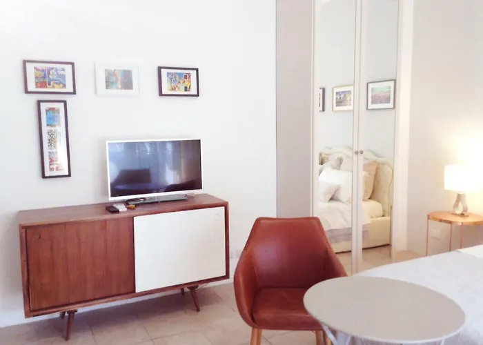 Angela'S Apartment